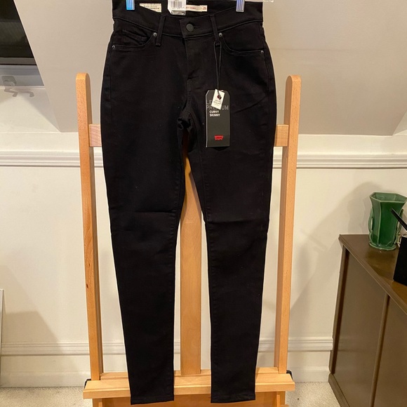 Women’s Levi’s Sculpt black denim Skinny 25 x 30 NWT - Picture 1 of 4